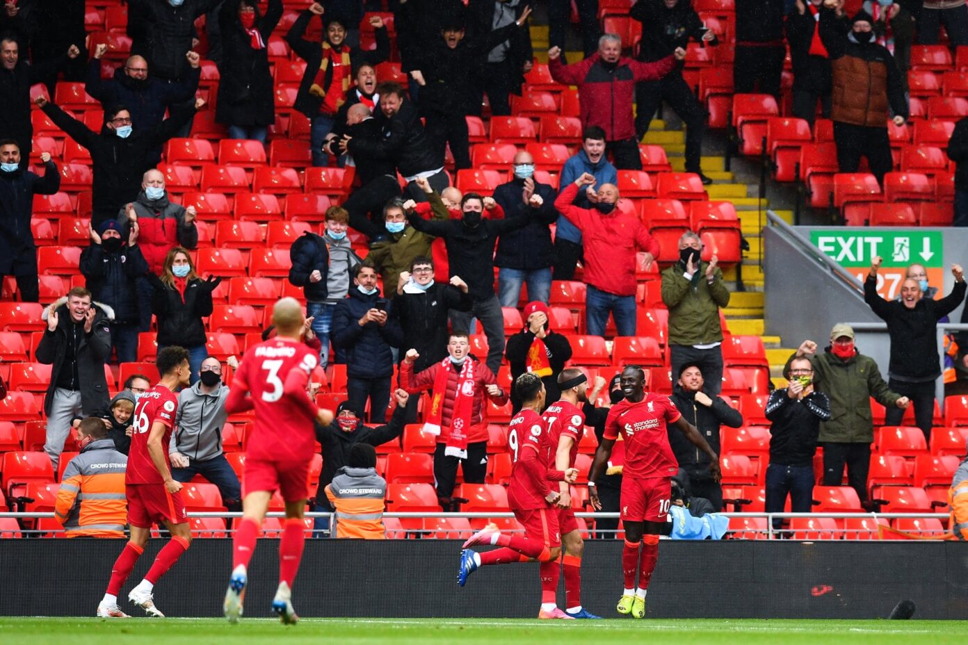 Liverpool 2 0 Crystal Palace Mane Double Secures Champions League