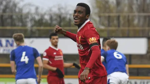 Everton U23 1-3 Liverpool U23: Solanke and Phillips seal derby win (Highlights)