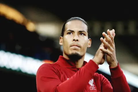Virgil van Dijk reveals messages from King Kenny and explains Klopp’s pulling power