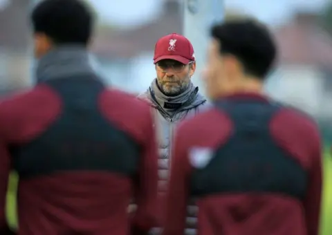 Klopp reveals details of Liverpool’s players’ committee and hails senior stars