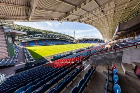 Huddersfield vs Liverpool – Preview and Worldwide TV Info