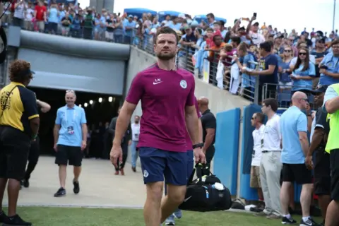 Liverpool hire Manchester City’s head physio Lee Nobes