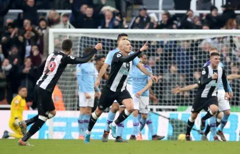 Advantage Liverpool as Newcastle United hold Manchester City to 2-2 draw