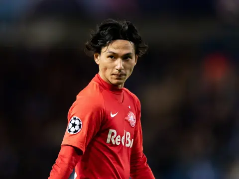 “Is it official yet?” – Announcement due as Takumi Minamino passes Liverpool medical