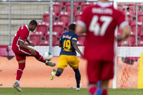 RB Salzburg 2-2 Liverpool – Highlights and Goals (Video)