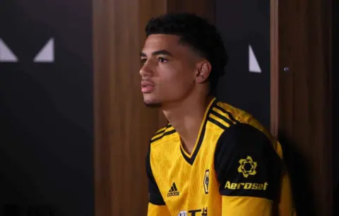 Ki-Jana Hoever completes £13.5m move to Wolves ahead of Diogo Jota arrival