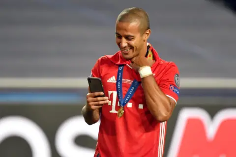 Liverpool readying “new bid” for Bayern Munich’s Thiago as rumours continue