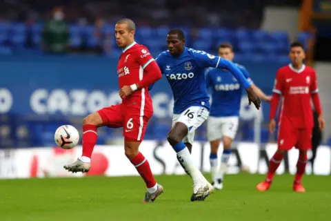 “It doesn’t look good” – Jurgen Klopp reveals Thiago injury following horror Richarlison tackle