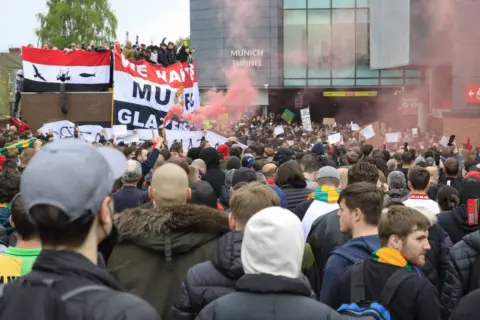 Manchester United vs Liverpool postponed to 13 May due to fans’ protest