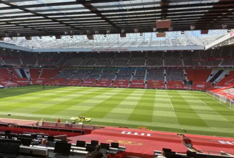 Man United vs Liverpool – Preview and Worldwide TV Info
