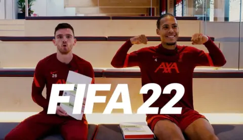 Watch: Reds squad react as Robertson & Van Dijk present FIFA 22 ratings at Kirkby