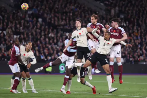 West Ham United 3-2 Liverpool – Reds suffer first defeat of the season