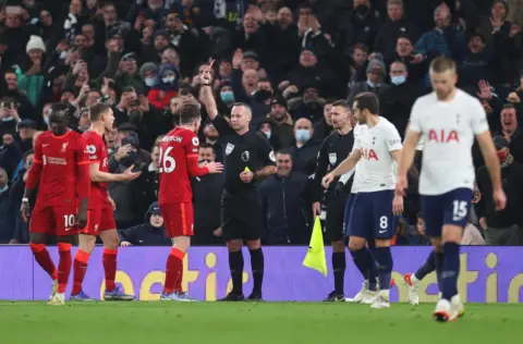 Tottenham 2-2 Liverpool: 10-men Reds settle for a point in the capital