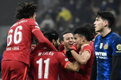 Inter Milan 0-2 Liverpool: Firmino and Salah hand Reds second-leg advantage