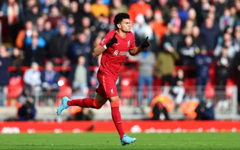 Diaz makes first Reds start: Confirmed Liverpool team vs Leicester