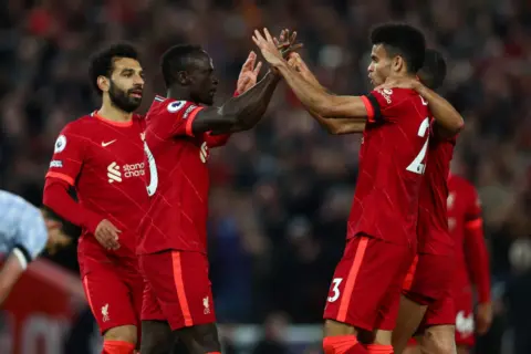 Liverpool 4-0 Manchester United – Reds dispatch United to go top of Premier League