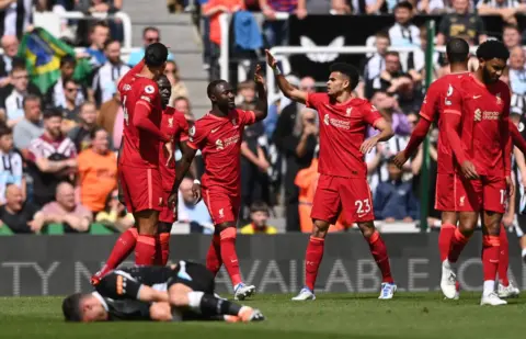 Newcastle 0-1 Liverpool – First-half Keita strike sees Reds go top of Premier League