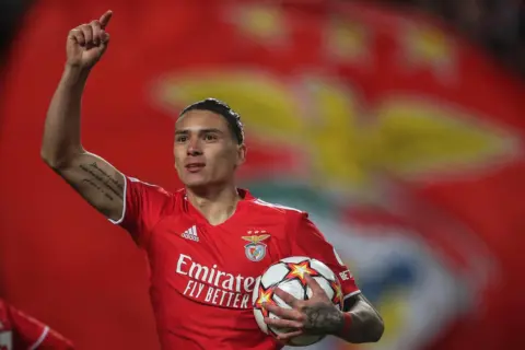 Núñez is Set to Sign with The Reds plus other transfer rumors