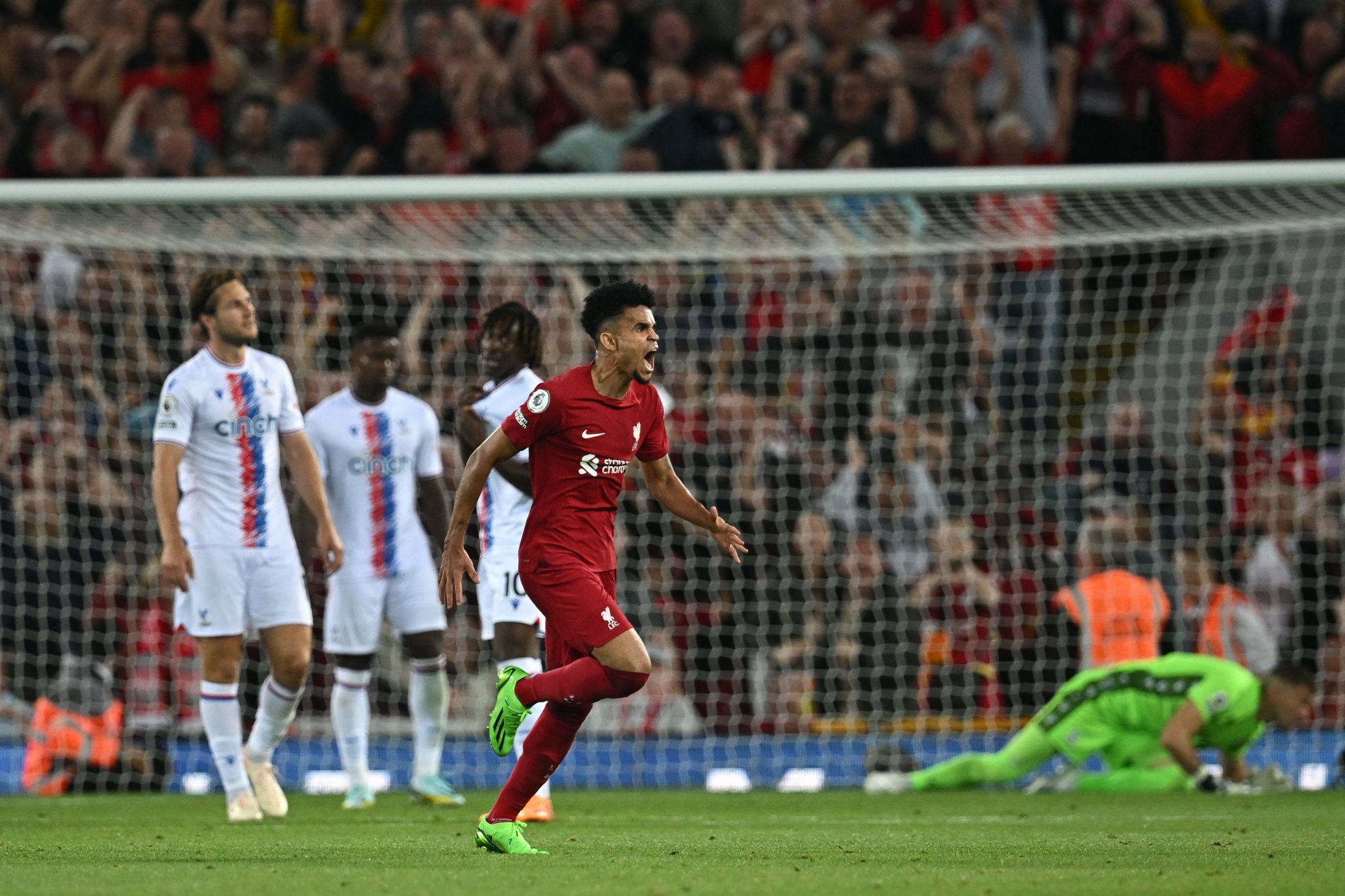 Кристал пэлас ливерпуль трансляция. Ливерпуль Кристал. Английская лига 1. Liverpool Crystal Palace. Стадион Ливерпуля.