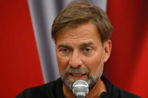 Watch Jürgen Klopp’s pre-match press conference vs Nottingham Forest