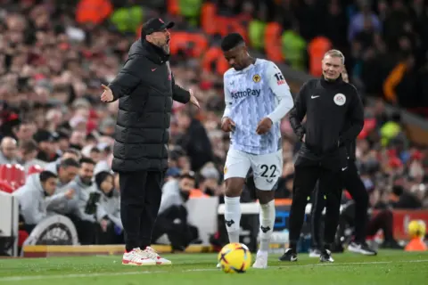 Analysis: Jürgen Klopp’s Post-Match press conference vs Wolves (Watch)
