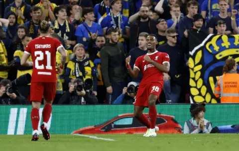Ryan Gravenberch scores first goal for club as Liverpool labour to victory
