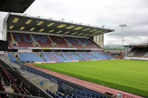 Burnley vs Liverpool – Salah’s Late PK Lift Reds Past Clarets