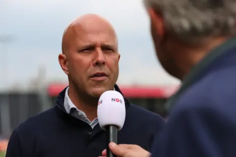 Slot Expects “Proper Fight” vs. Arsenal as Huge Injury Update Issued