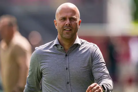 Arne Slot Press Conference: Salah Injury Update & Controversial Goal