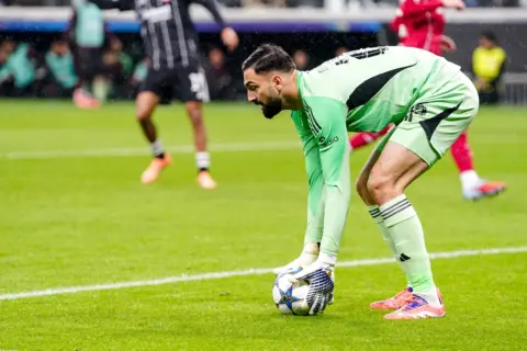 PSG vs Liverpool Half-Time Report: Reds Trail After Unlucky Doué Goal