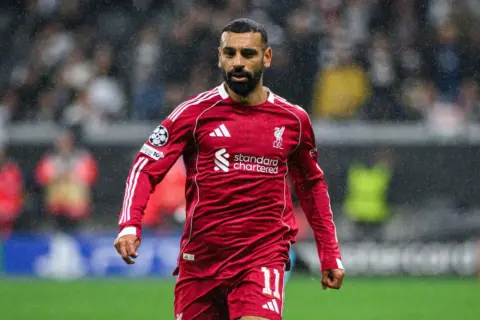Liverpool vs PSG Half-Time Report: 0-0 at the Break, Ekitike Stretchered Off