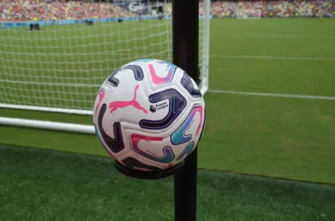 Liverpool vs Leeds Halftime Report: Chambers & Wirtz Strike in Chicago